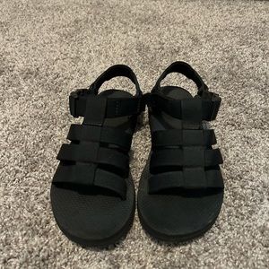 Black teva sandals original dorado black size 6!